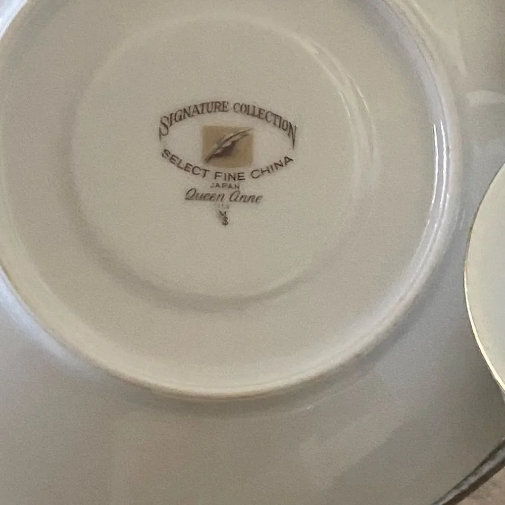 Vintage Queen Anne Signature Collection Cup & Saucer Set, 13 piece